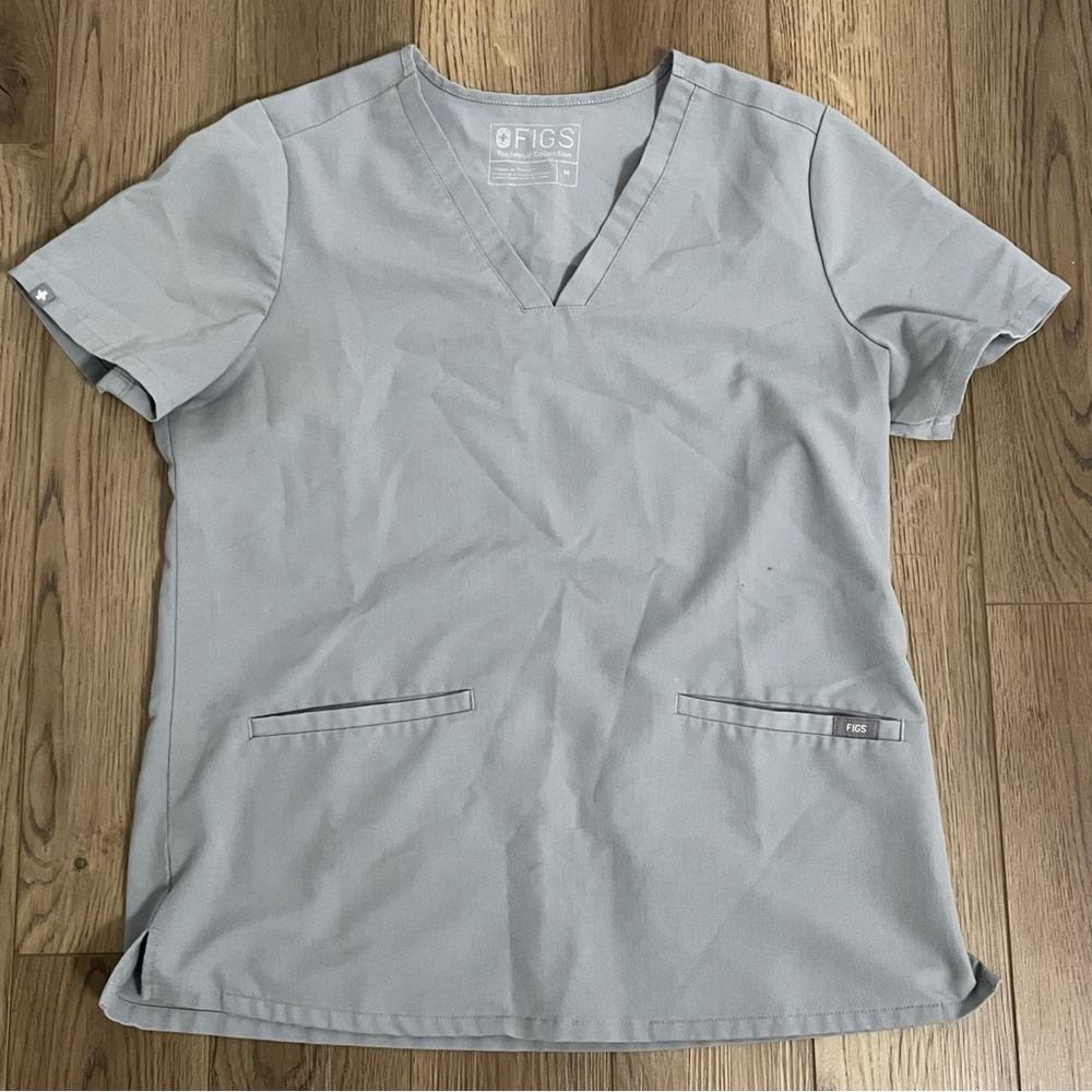 FIGS Casma‎ Three-Pocket gray Scrub Top V Neck